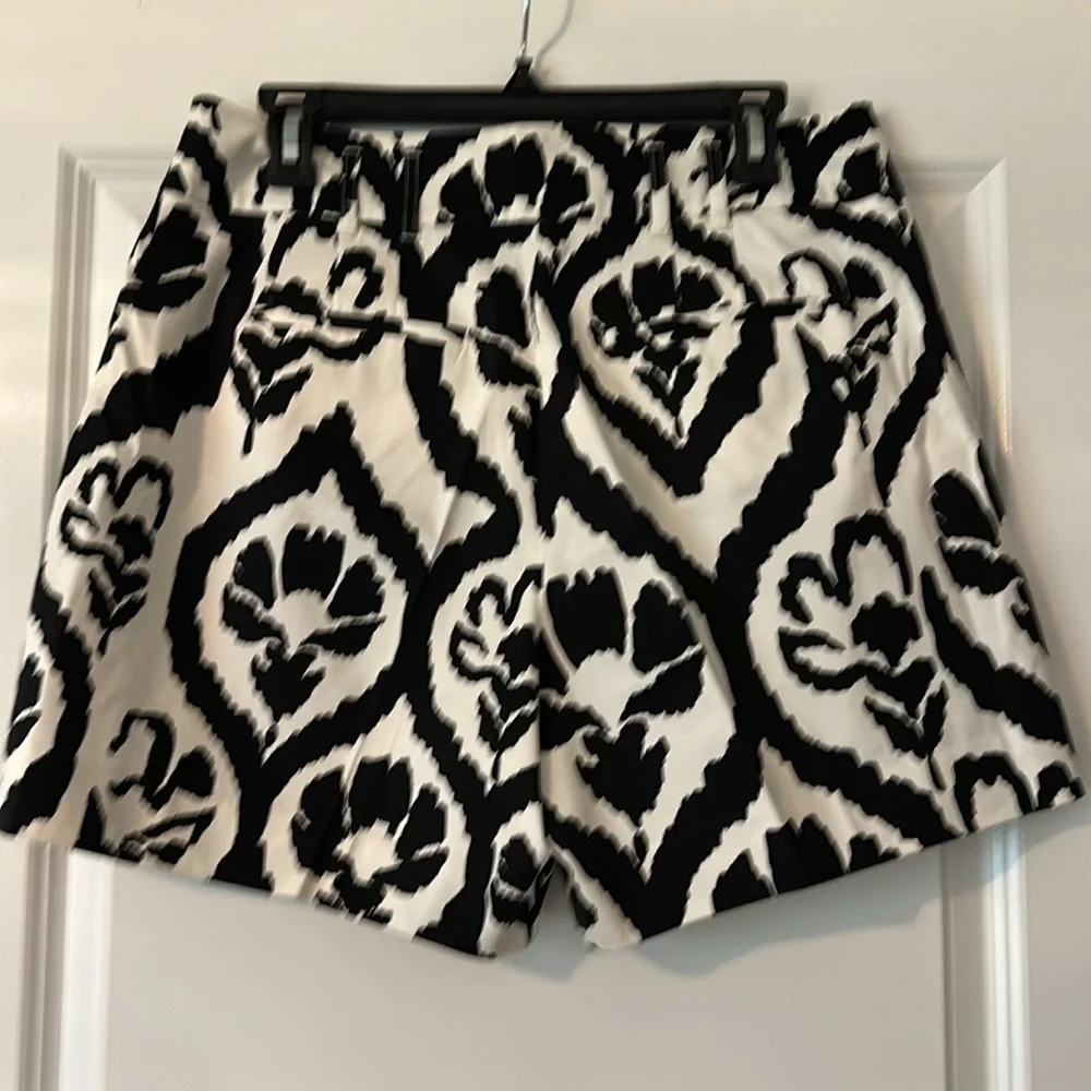 NWOT WHBM 5” extra high rise shorts - Picture 2 of 3